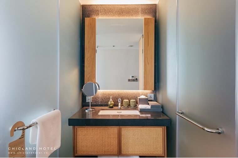 Phòng Deluxe Ocean Front With Balcony (Thien Dieu)